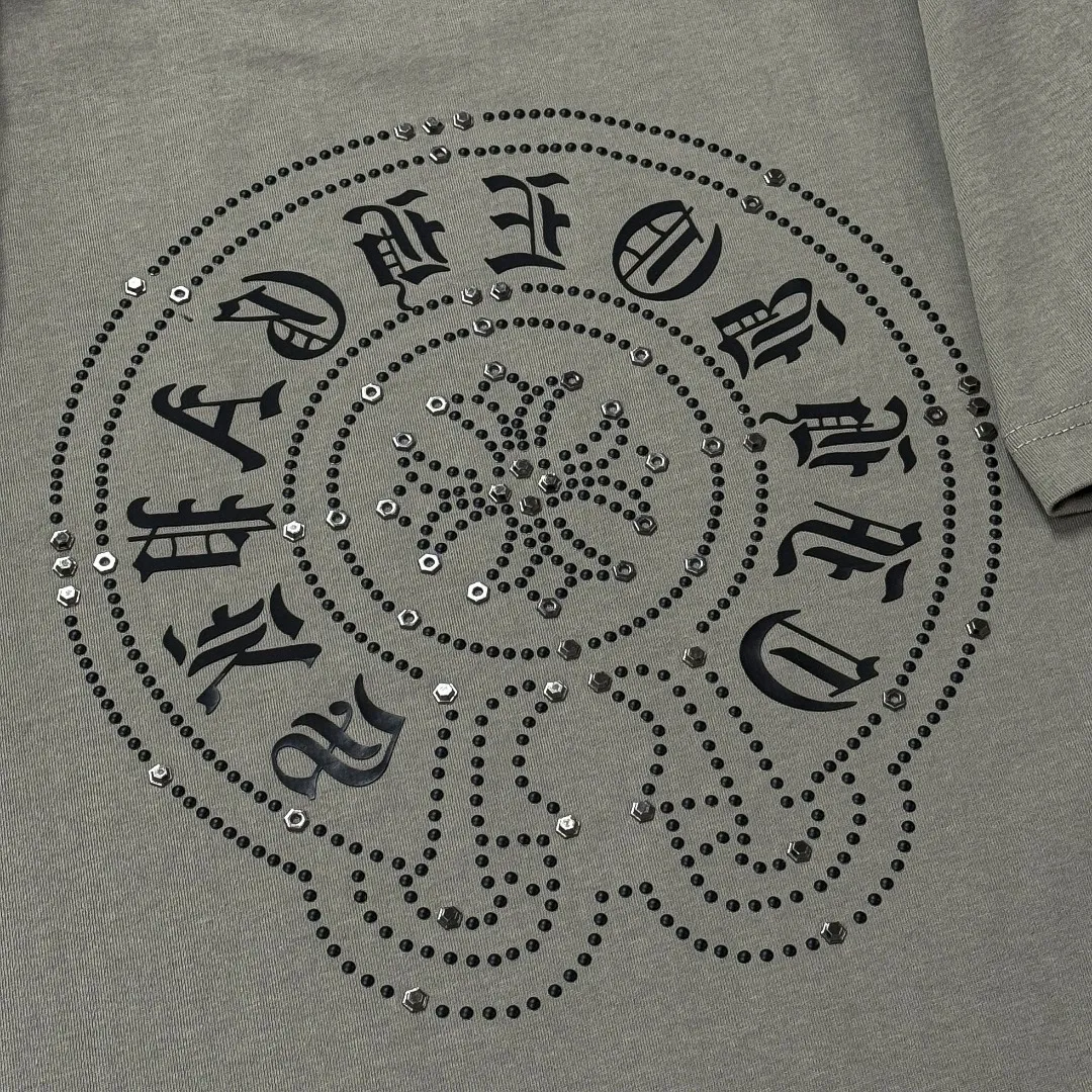 P190 Chrome Hearts 25 high-end versions. The fabric is made of 300 grams of high-density pure cotton. It does not deform or shrink. It has three labels. It is the same style for men and women. Technology: imported hot diamond. Color: white, black, dark green. SIZE: S-XL